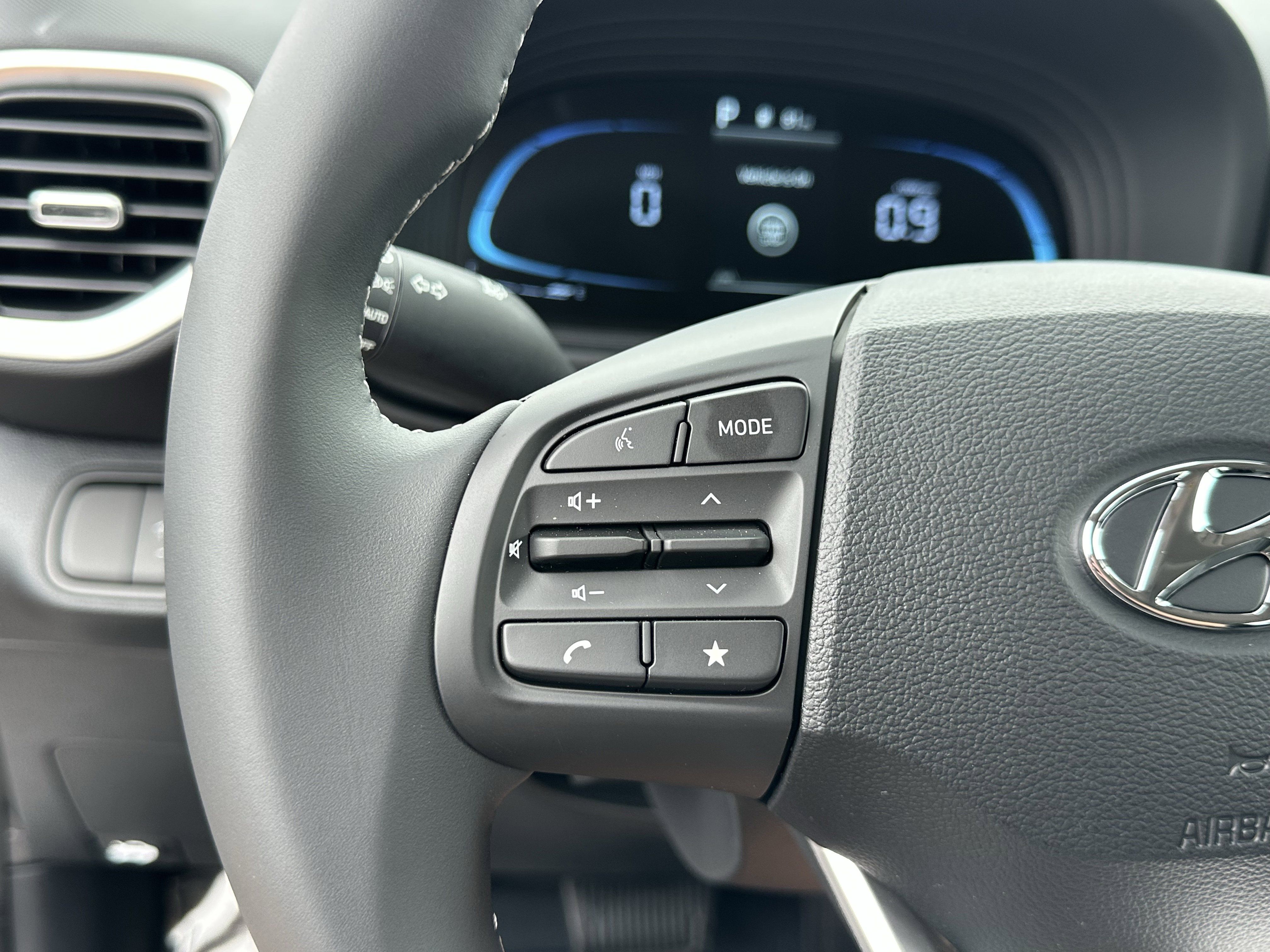 New 2026 Hyundai Venue SEL FWD image 31