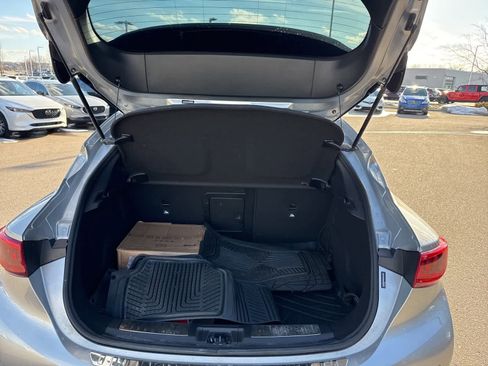 Used 2018 INFINITI QX30 AWD image 19