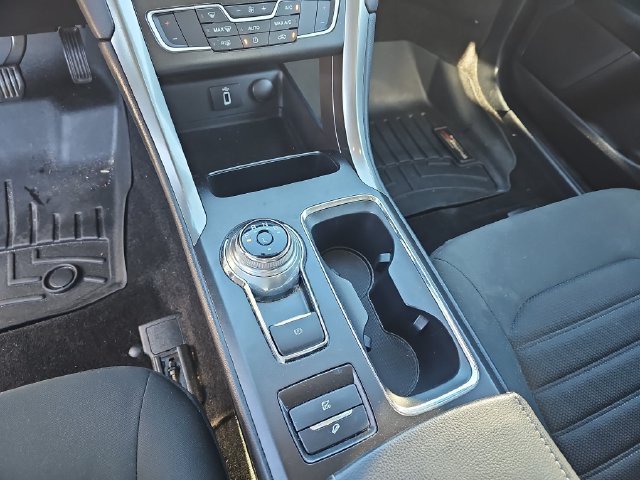 Used 2018 Ford Fusion SE FWD image 27