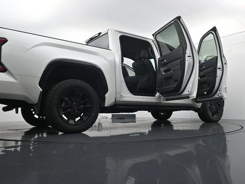 Used 2024 Toyota Tundra Platinum w/ TRD Off-Road Package AWD/4WD image 29