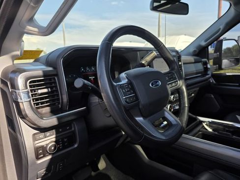 Used 2023 Ford F250 Lariat w/ Lariat Ultimate Package AWD/4WD image 13