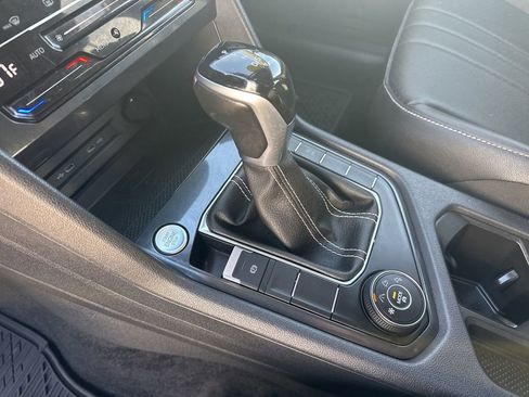 Used 2022 Volkswagen Tiguan SE image 30