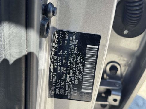 Used 2024 Hyundai Venue SE FWD image 15