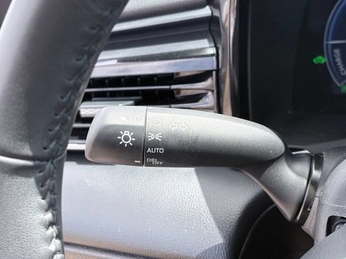 Used 2025 Toyota Camry XSE FWD image 17