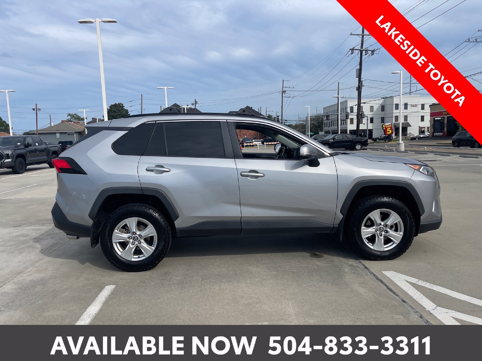 Used 2021 Toyota RAV4 XLE AWD/4WD image 6
