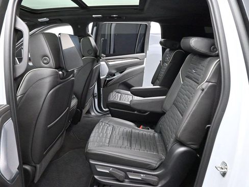 Certified 2026 Cadillac Escalade ESV Platinum Sport w/ LPO, ONYX Package AWD/4WD image 36