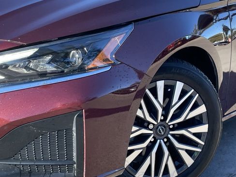 Used 2024 Nissan Altima 2.5 SV image 8