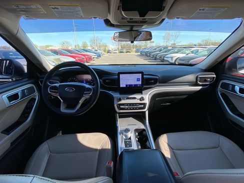 Used 2022 Ford Explorer XLT w/ Equipment Group 202A image 20