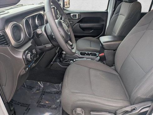 Used 2023 Jeep Wrangler Unlimited w/ Sun & Screen Package image 11