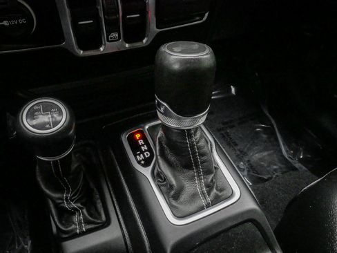Used 2022 Jeep Wrangler Unlimited Sahara w/ Cold Weather Group AWD/4WD image 25