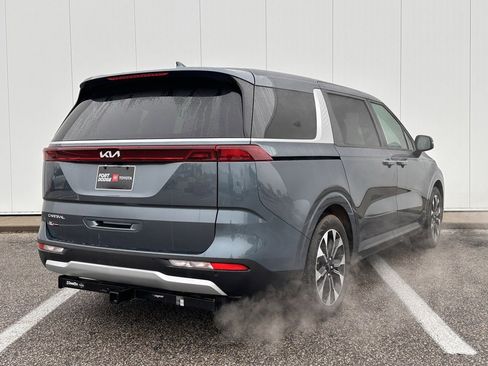 Used 2024 Kia Carnival EX image 5