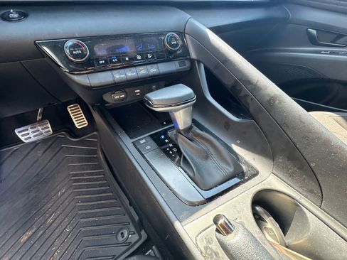 Used 2025 Hyundai Elantra Sport FWD image 30