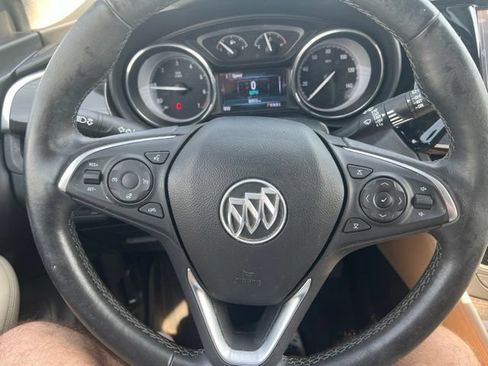 Used 2019 Buick Envision Essence FWD image 33