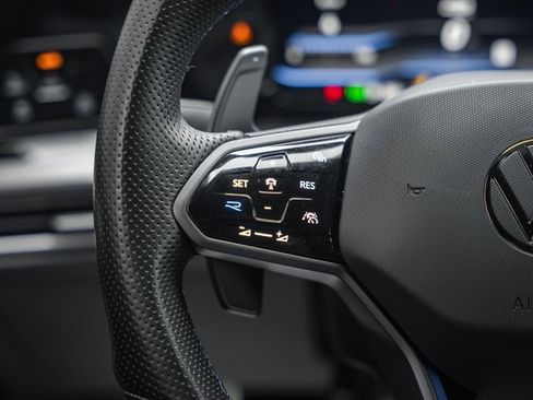 Used 2023 Volkswagen Golf 20th Anniversary Edition image 34