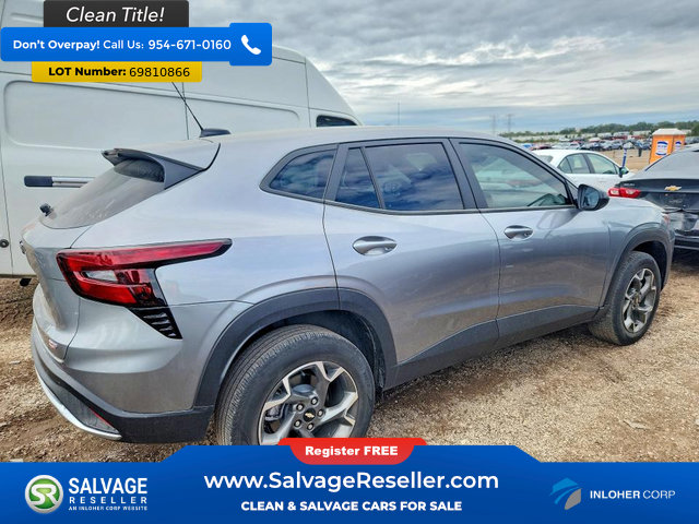 Used 2026 Chevrolet Trax RS FWD image 4