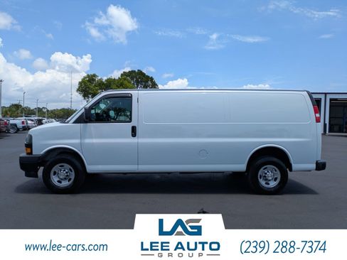 Used 2022 Chevrolet Express 3500 Extended w/ Driver Convenience Package RWD image 6