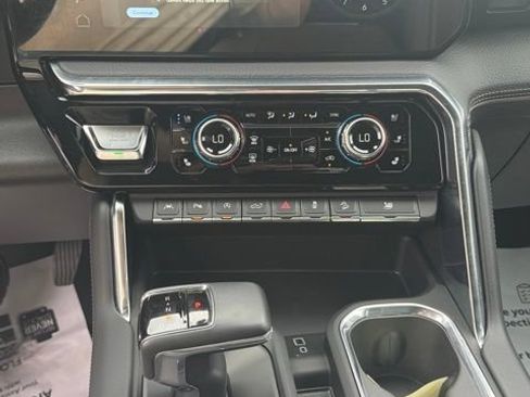 Used 2024 GMC Sierra 1500 Denali w/ Technology Package AWD/4WD image 9