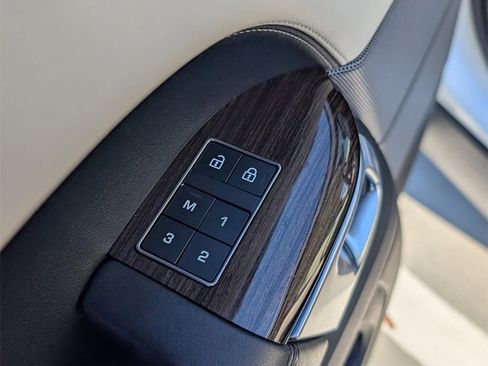 Used 2022 Land Rover Range Rover Sport HSE Silver Edition image 11