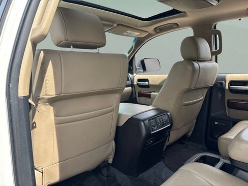 Used 2016 Toyota Sequoia Platinum RWD image 25