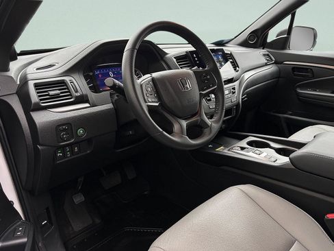 Certified 2025 Honda Passport EX-L image 15