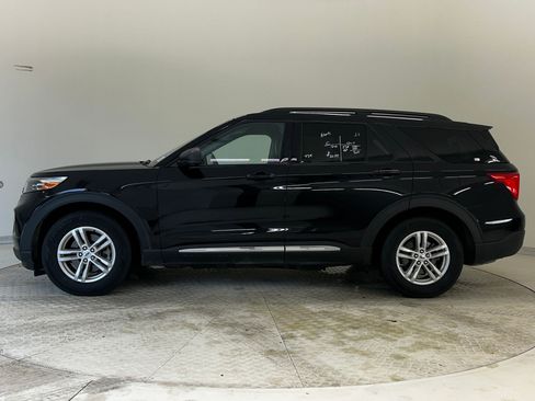 Used 2021 Ford Explorer XLT w/ Equipment Group 202A image 2