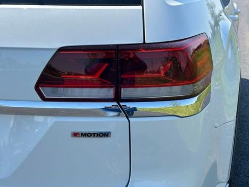 Used 2022 Volkswagen Atlas SEL Premium AWD/4WD image 16