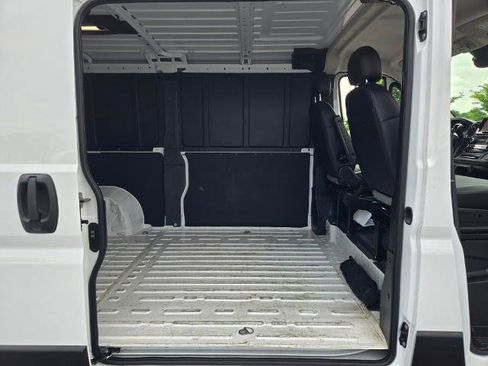 Used 2025 RAM ProMaster 2500 w/ Convenience Group FWD image 8