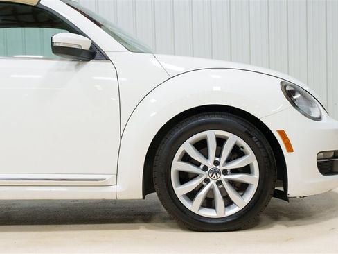 Used 2013 Volkswagen Beetle TDI FWD image 17