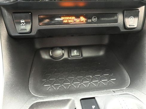 Used 2022 Toyota RAV4 XLE w/ Convenience Package image 18