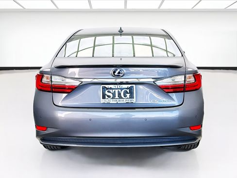 Used 2017 Lexus ES 300h w/ Luxury Package FWD image 5