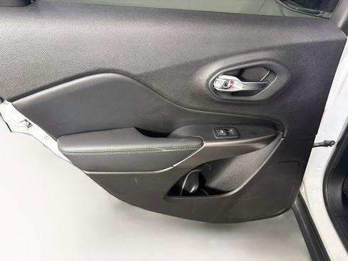 Used 2020 Jeep Cherokee Limited AWD/4WD image 24