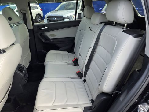 Used 2018 Volkswagen Tiguan SEL Premium image 17