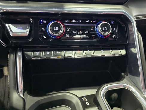 Used 2024 GMC Sierra 2500 Denali Ultimate AWD/4WD image 18