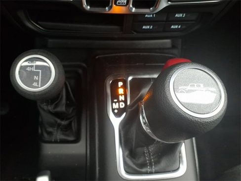 Used 2025 Jeep Gladiator Sport image 21