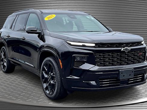 Used 2025 Chevrolet Traverse RS w/ LPO, Floor Liner Package image 1