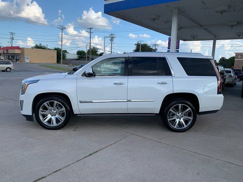 Used 2016 Cadillac Escalade Premium AWD/4WD image 4