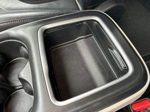 Used 2021 Chrysler Pacifica Touring-L FWD image 27