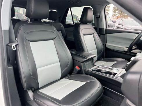 Used 2022 Ford Explorer XLT w/ Equipment Group 202A image 26