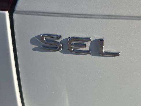 Used 2024 Volkswagen Tiguan SEL R-Line AWD/4WD image 5