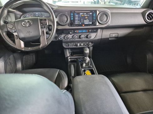 Used 2019 Toyota Tacoma TRD Off-Road AWD/4WD image 15