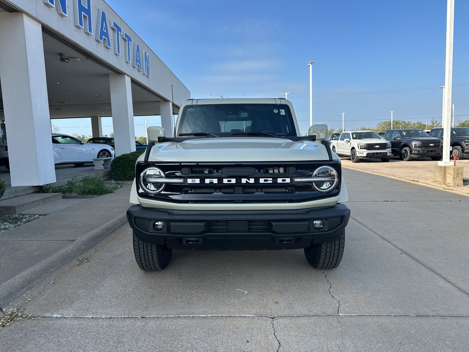 New 2026 Ford Bronco Outer Banks AWD/4WD image 13