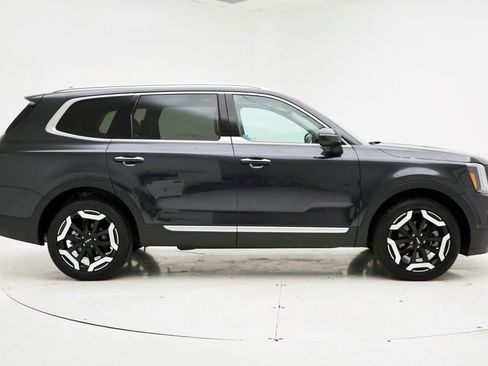 Used 2025 Kia Telluride S image 3