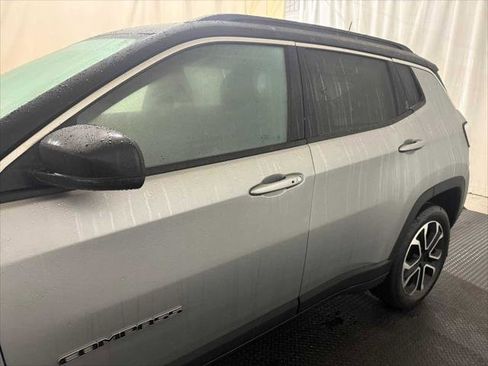 Certified 2023 Jeep Compass Limited image 7