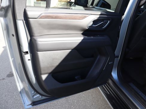 Certified 2024 Chevrolet Suburban LT w/ LT Signature Package image 32