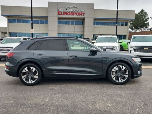 Used 2022 Audi e-tron Premium w/ Convenience Plus Package AWD/4WD image 3
