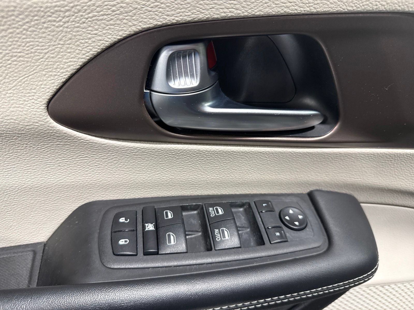 Used 2023 Chrysler Voyager LX FWD image 26