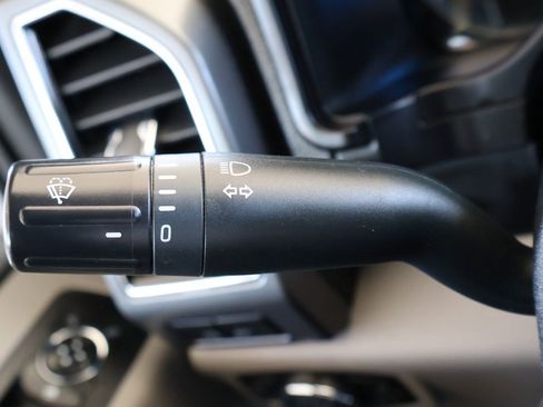 Used 2017 Ford F150 XLT image 32