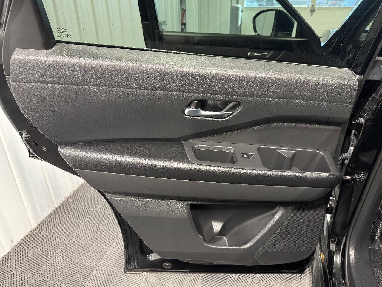 Used 2022 Nissan Pathfinder S AWD/4WD image 10