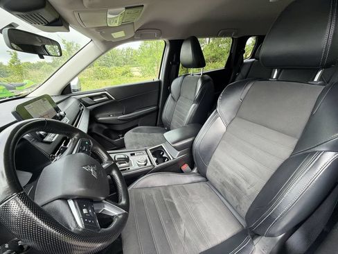 Used 2024 Mitsubishi Outlander SE AWD/4WD image 13