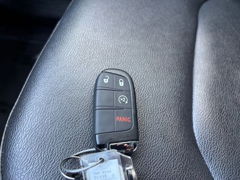 Used 2025 Jeep Compass Limited AWD/4WD image 25